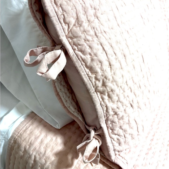 Pottery Barn Pick-Stitch Handcrafted Linen Quilt and pillow shams - Picture 4 of 4